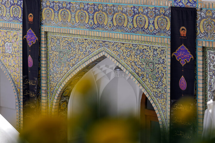 Signos del duelo husainí en el venerado santuario del Imam Reza (P)