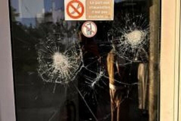 França: Mesquita em Isère, França, Pichada com Slogans Anti-Islâmicos