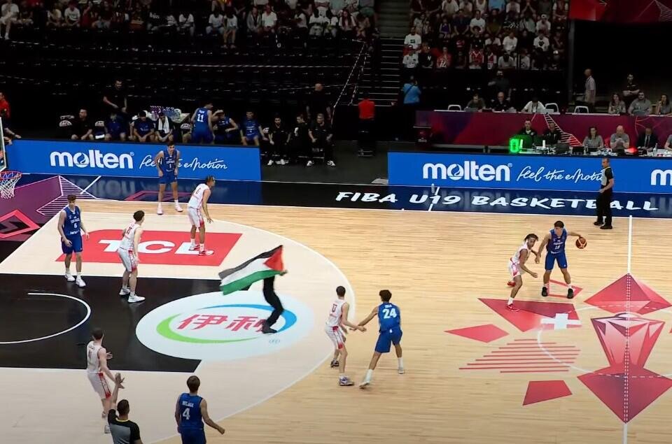 Pro-Palestinian protester disrupts FIBA U19 Match in Lausanne
