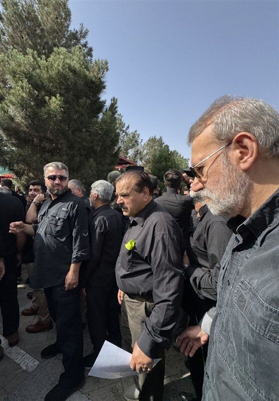 الشهيدان حاجي زاده وباقري يُوارَيان الثرى بحضور رسمي واسع