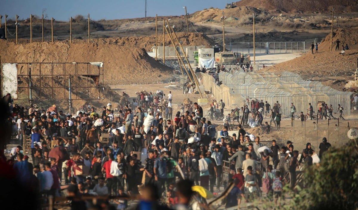 إعلام إسرائيلي يقرّ: استهداف منتظري المساعدات في غزة ليس عملاً فردياً