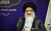 Ayatollah Milani urges believers to pray for nation, Leadership's health