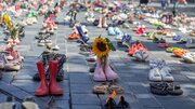 Informe fotográfico | Exhibición de miles de zapatos en recuerdo de los niños víctimas de la guerra en Gaza en Holanda