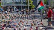 Fotoreportaj | Hollandiyada Qəzza müharibəsində həlak olan uşaqların xatirəsinə minlərlə ayaqqabı sərgilənir
