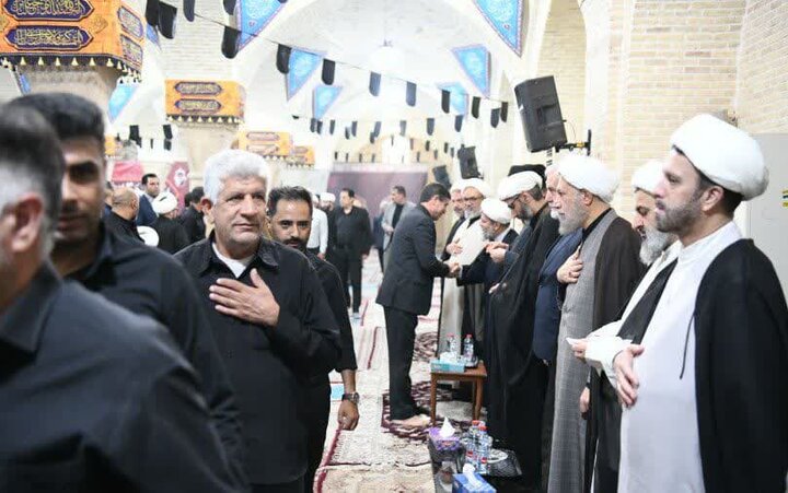 تصاویر| برگزاری مراسم سوگواری و عزاداری چهارمین روز محرم به میزبانی امام جمعه شیراز در مسجد شهدا