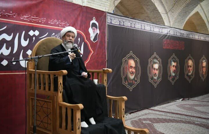 تصاویر| برگزاری مراسم سوگواری و عزاداری چهارمین روز محرم به میزبانی امام جمعه شیراز در مسجد شهدا