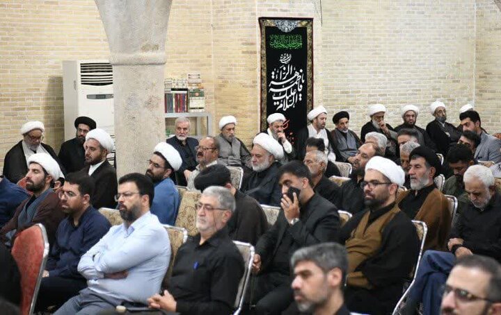 تصاویر| برگزاری مراسم سوگواری و عزاداری چهارمین روز محرم به میزبانی امام جمعه شیراز در مسجد شهدا