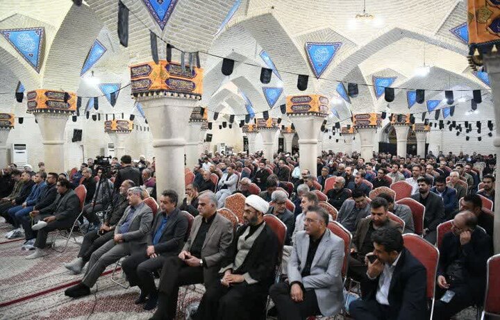 تصاویر| برگزاری مراسم سوگواری و عزاداری چهارمین روز محرم به میزبانی امام جمعه شیراز در مسجد شهدا