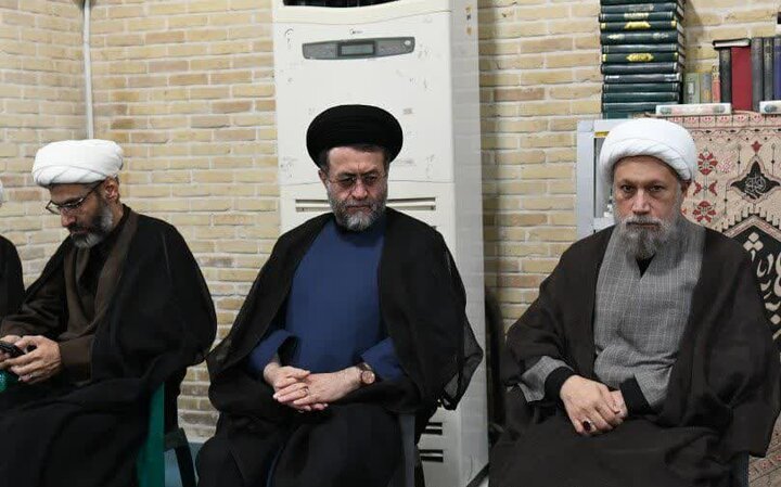 تصاویر| مراسم سوگواری و عزاداری پنجمین روز محرم به میزبانی حجت الاسلام والمسلمین دژکام در مسجد شهدای شیراز