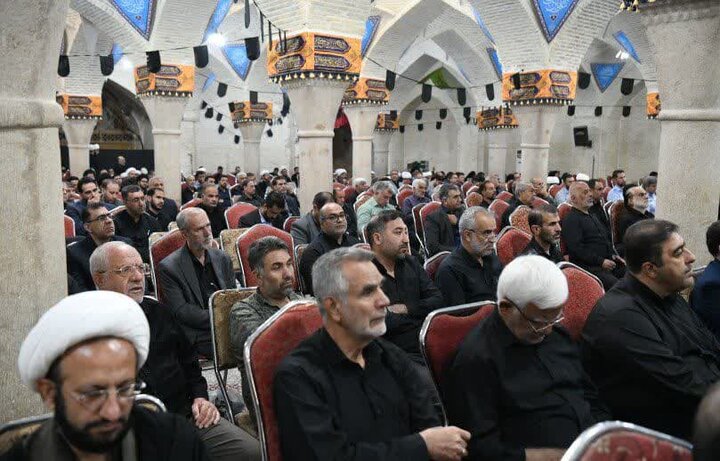 تصاویر| مراسم سوگواری و عزاداری پنجمین روز محرم به میزبانی حجت الاسلام والمسلمین دژکام در مسجد شهدای شیراز