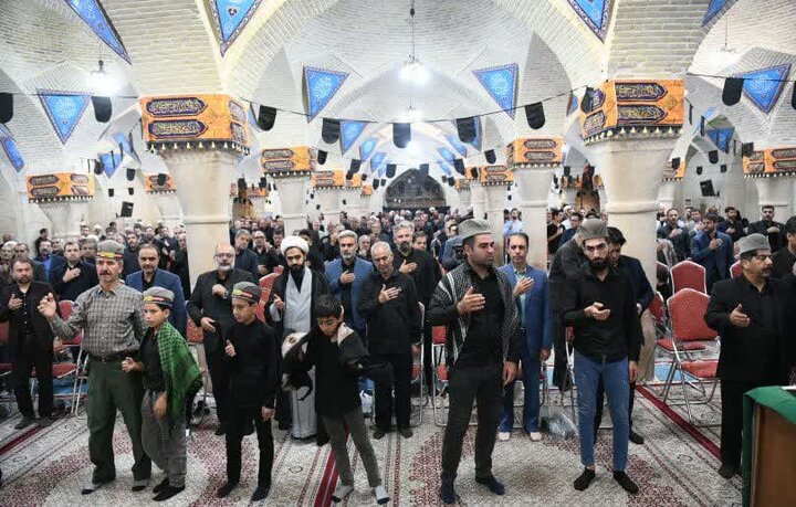 تصاویر| مراسم سوگواری و عزاداری پنجمین روز محرم به میزبانی حجت الاسلام والمسلمین دژکام در مسجد شهدای شیراز