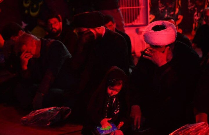 تصاویر| حضور نماینده ولی فقیه در فارس در جمع عزاداران حسینی هیئات مختلف شیراز در شب پنجم محرم