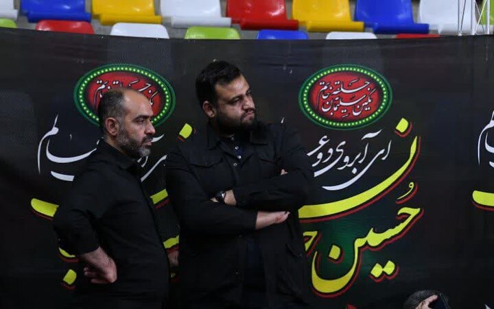 تصاویر| حضور نماینده ولی فقیه در فارس در جمع عزاداران حسینی هیئات مختلف شیراز در شب پنجم محرم