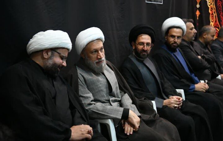 تصاویر| حضور نماینده ولی فقیه در فارس در جمع عزاداران حسینی هیئات مختلف شیراز در شب پنجم محرم