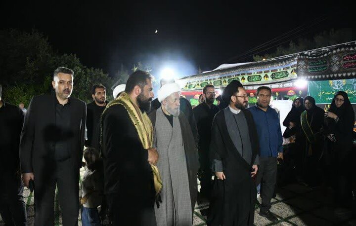 تصاویر| حضور نماینده ولی فقیه در فارس در جمع عزاداران حسینی هیئات مختلف شیراز در شب پنجم محرم