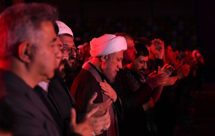 تصاویر| حضور نماینده ولی فقیه در فارس در جمع عزاداران حسینی هیئات مختلف شیراز در شب پنجم محرم