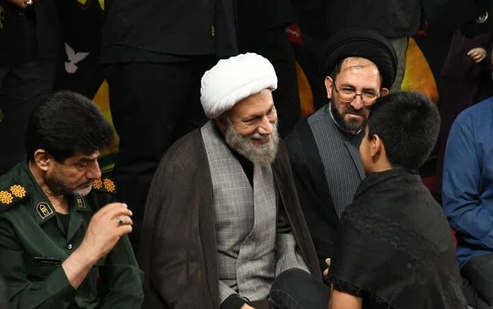 تصاویر| حضور نماینده ولی فقیه در فارس در جمع عزاداران حسینی هیئات مختلف شیراز در شب پنجم محرم