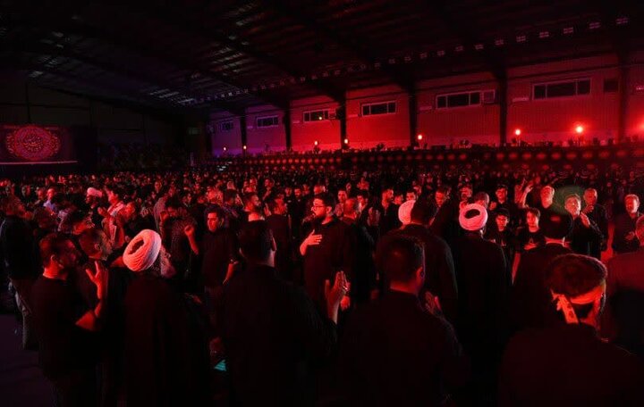 تصاویر| حضور نماینده ولی فقیه در فارس در جمع عزاداران حسینی هیئات مختلف شیراز در شب پنجم محرم