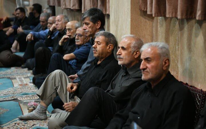 تصاویر| حضور نماینده ولی فقیه در فارس در جمع عزاداران حسینی هیئات مختلف شیراز در شب پنجم محرم