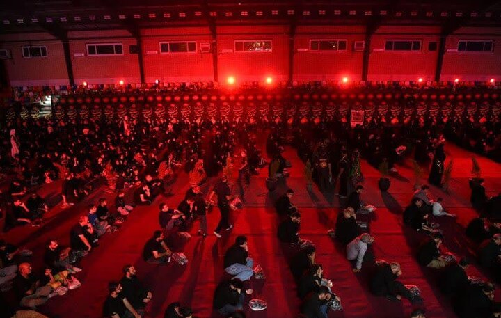 تصاویر| حضور نماینده ولی فقیه در فارس در جمع عزاداران حسینی هیئات مختلف شیراز در شب پنجم محرم