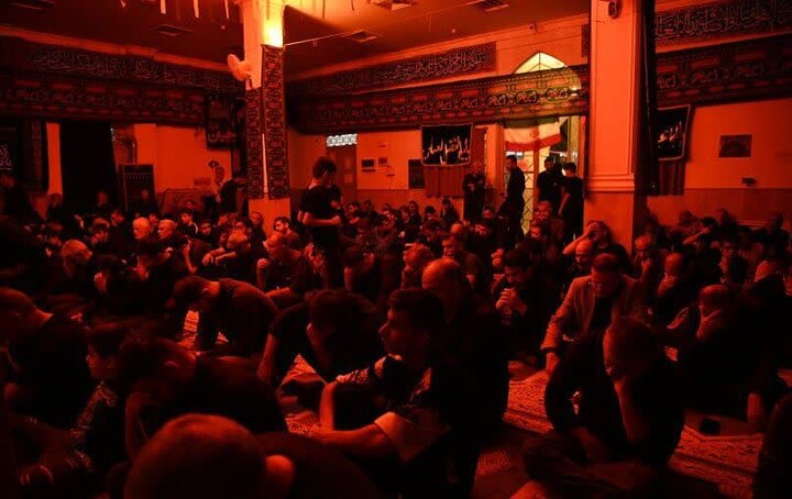 تصاویر| حضور نماینده ولی فقیه در فارس در جمع عزاداران حسینی هیئات مختلف شیراز در شب پنجم محرم