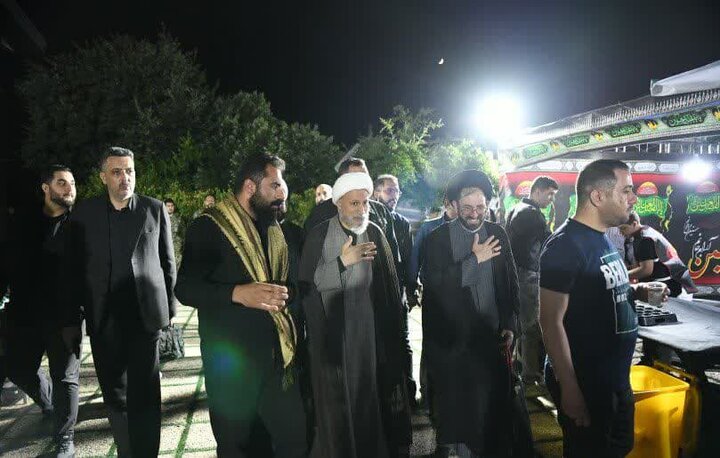 تصاویر| حضور نماینده ولی فقیه در فارس در جمع عزاداران حسینی هیئات مختلف شیراز در شب پنجم محرم