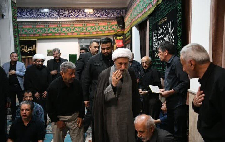 تصاویر| حضور نماینده ولی فقیه در فارس در جمع عزاداران حسینی هیئات مختلف شیراز در شب پنجم محرم