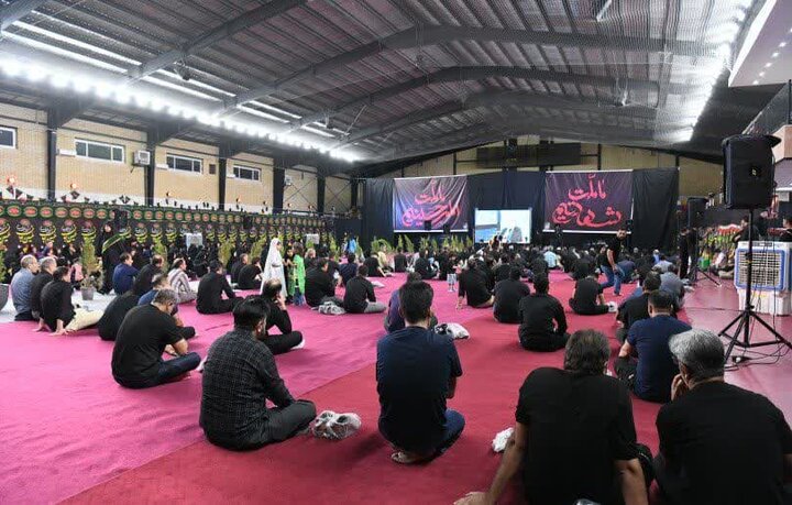 تصاویر| حضور نماینده ولی فقیه در فارس در جمع عزاداران حسینی هیئات مختلف شیراز در شب پنجم محرم