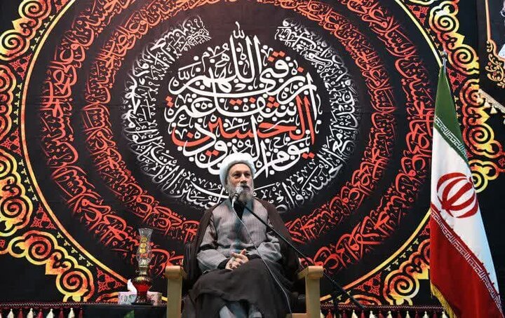 تصاویر| حضور نماینده ولی فقیه در فارس در جمع عزاداران حسینی هیئات مختلف شیراز در شب پنجم محرم