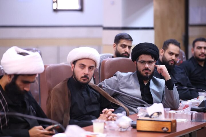 تصاویر| نشست تعدادی از مبلغین موثر تبلیغی شهر شیراز با معاونت دفتر امور سیاسی اجتماعی حوزه های علمیه کشور