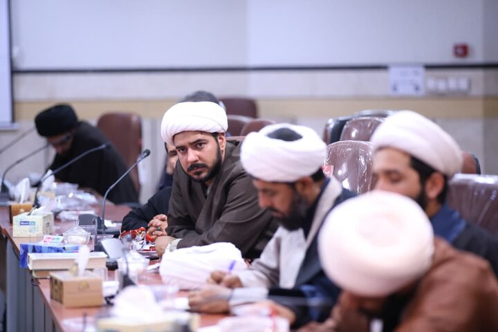 تصاویر| نشست تعدادی از مبلغین موثر تبلیغی شهر شیراز با معاونت دفتر امور سیاسی اجتماعی حوزه های علمیه کشور