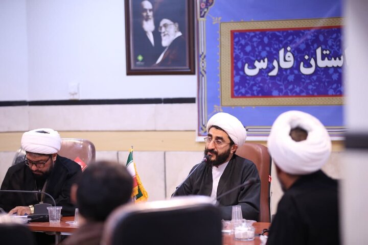 تصاویر| نشست تعدادی از مبلغین موثر تبلیغی شهر شیراز با معاونت دفتر امور سیاسی اجتماعی حوزه های علمیه کشور