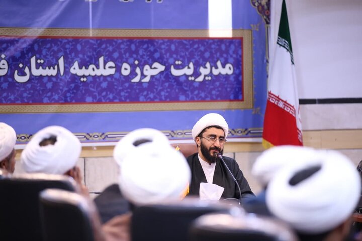 تصاویر| نشست تعدادی از مبلغین موثر تبلیغی شهر شیراز با معاونت دفتر امور سیاسی اجتماعی حوزه های علمیه کشور