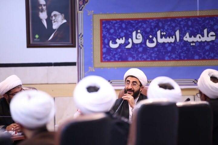 تصاویر| نشست تعدادی از مبلغین موثر تبلیغی شهر شیراز با معاونت دفتر امور سیاسی اجتماعی حوزه های علمیه کشور