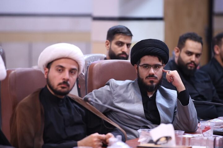 تصاویر| نشست تعدادی از مبلغین موثر تبلیغی شهر شیراز با معاونت دفتر امور سیاسی اجتماعی حوزه های علمیه کشور