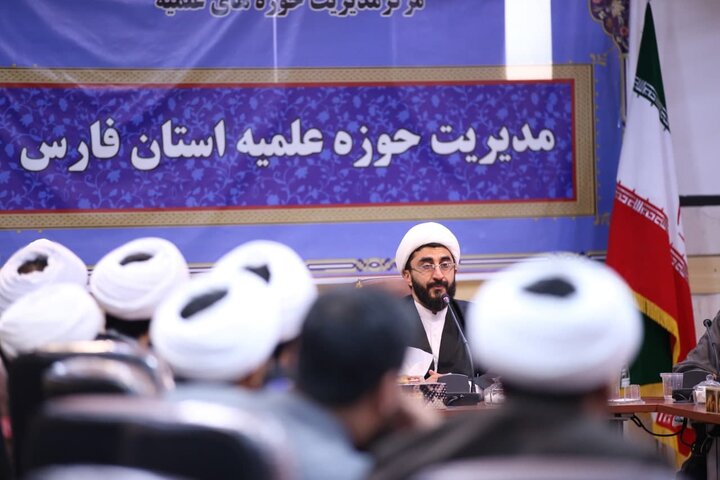 تصاویر| نشست تعدادی از مبلغین موثر تبلیغی شهر شیراز با معاونت دفتر امور سیاسی اجتماعی حوزه های علمیه کشور