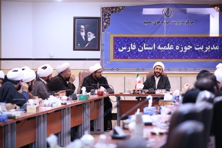 تصاویر| نشست تعدادی از مبلغین موثر تبلیغی شهر شیراز با معاونت دفتر امور سیاسی اجتماعی حوزه های علمیه کشور