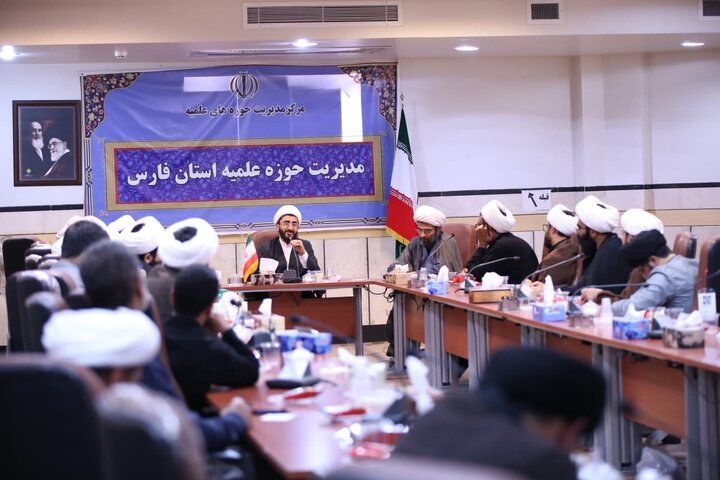 گزارش تصویری | نشست تعدادی از مبلغان موثر تبلیغی شهر شیراز با معاونت دفتر امور سیاسی اجتماعی حوزه‌های علمیه کشور