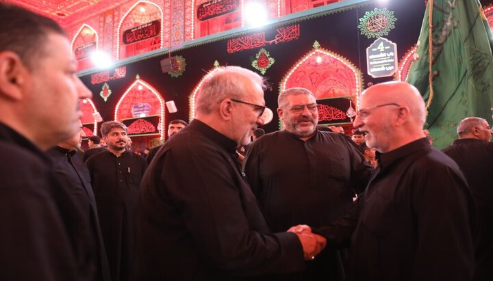الصحن الحسيني يحتضن مواكب العزاء.. والأمين العام في مقدمة المستقبلين