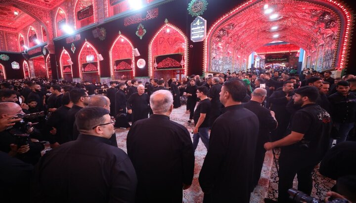 الصحن الحسيني يحتضن مواكب العزاء.. والأمين العام في مقدمة المستقبلين