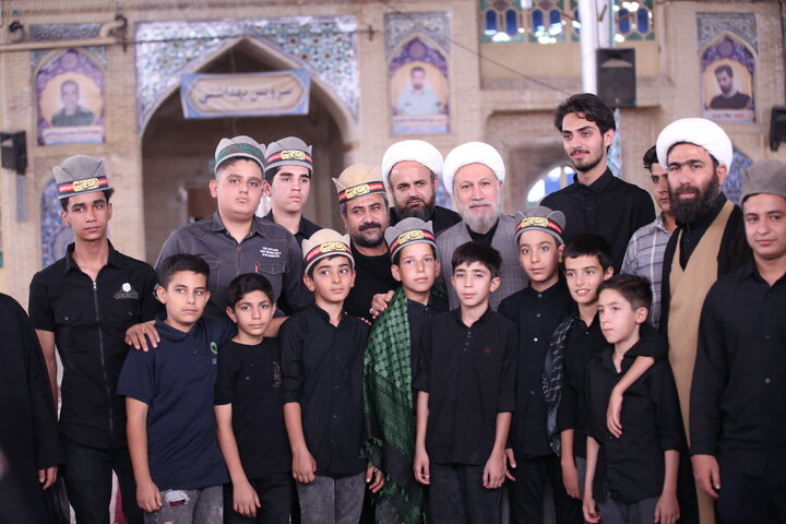 حرکت هیئت عزاداری قشقایی‌ها در روز تاسوعا یک حرکت غیرتمندانه دینی است