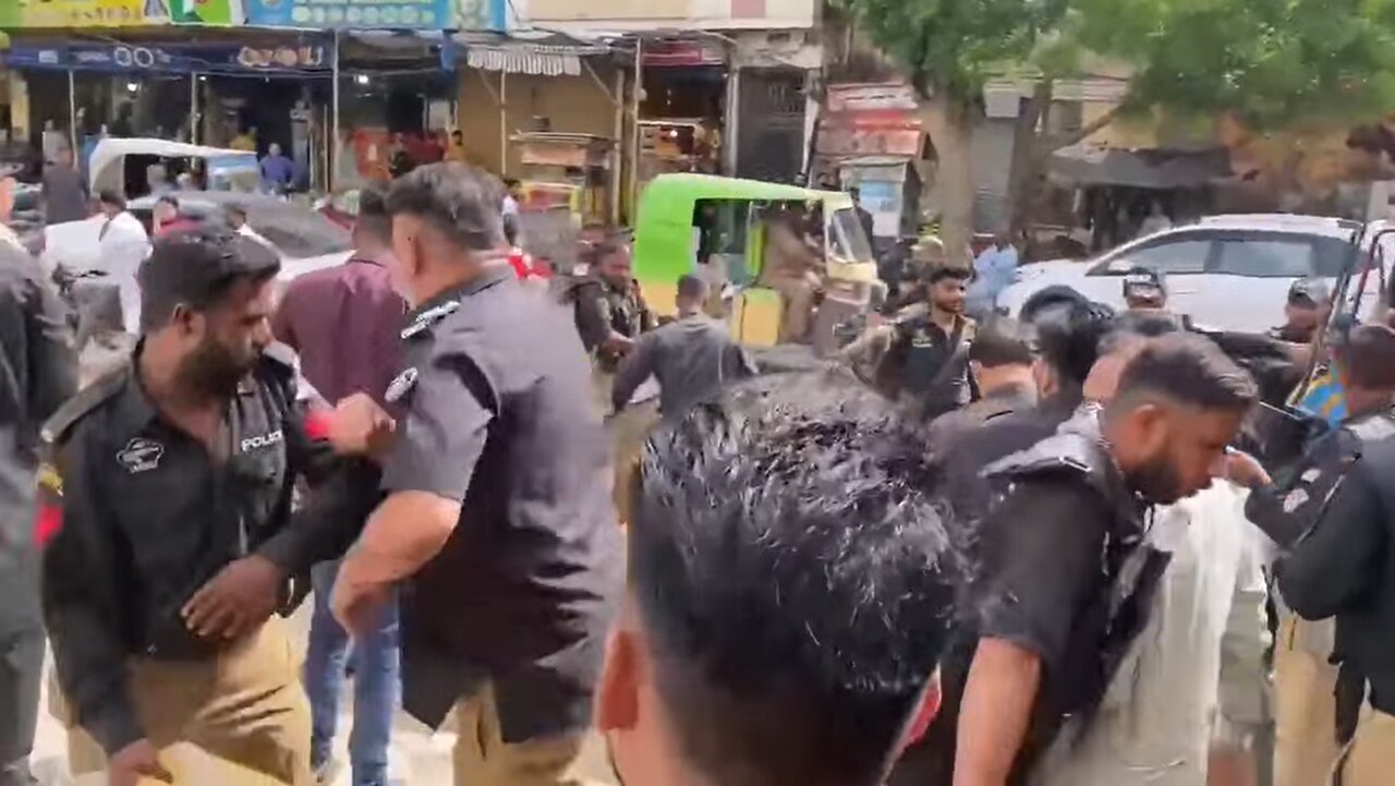 Video: Pakistani police attacked Sabeel stall distributing water in 50°C heat, forced them to shut