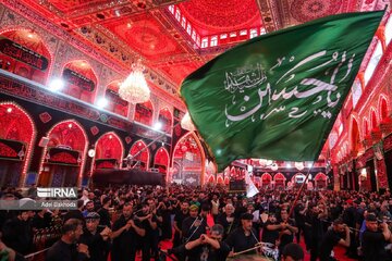 İraqlıların İmam Hüseynin (əleyhi səlam) hərəmində coşqulu əzadarlığı \ VİEO