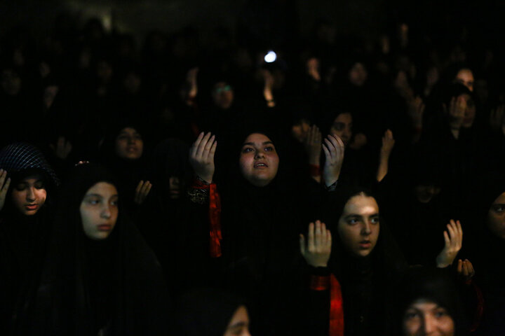 گزارش تصویری | برپایی خیمه عزای محرم هیئت معصومانه حرم بانوی کرامت