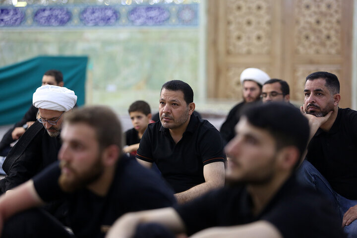 گزارش تصویری | عزاداری اباعبدالله الحسین(ع) به زبان عربی در حرم قم
