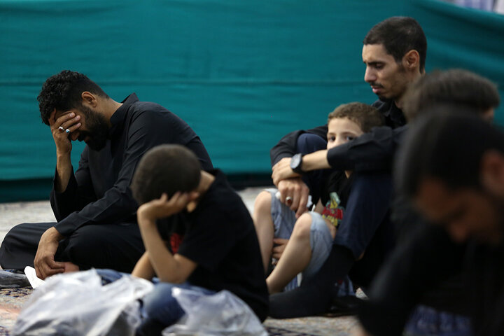 گزارش تصویری | عزاداری اباعبدالله الحسین(ع) به زبان عربی در حرم قم