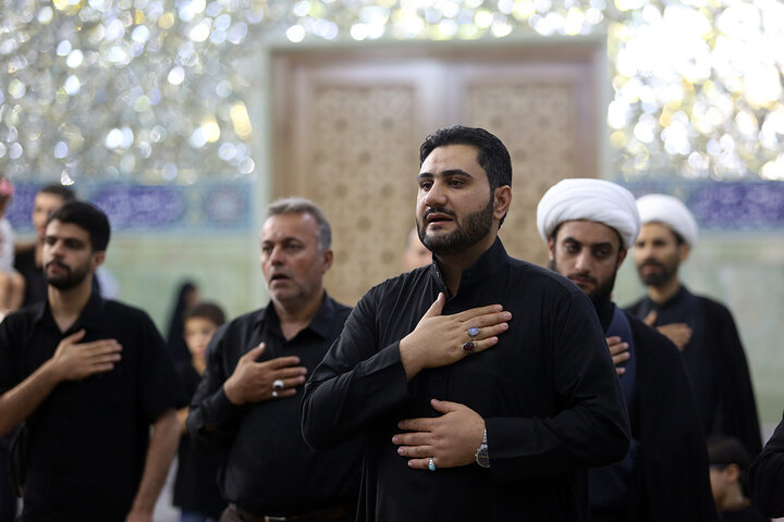 گزارش تصویری | عزاداری اباعبدالله الحسین(ع) به زبان عربی در حرم قم