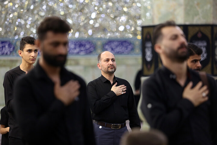 گزارش تصویری | عزاداری اباعبدالله الحسین(ع) به زبان عربی در حرم قم