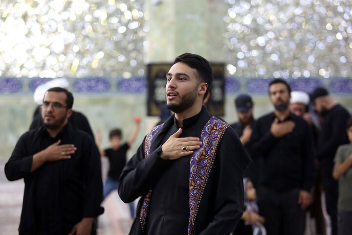 گزارش تصویری | عزاداری اباعبدالله الحسین(ع) به زبان عربی در حرم قم