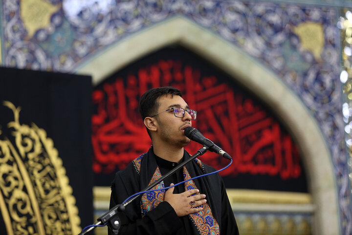 گزارش تصویری | عزاداری اباعبدالله الحسین(ع) به زبان عربی در حرم قم